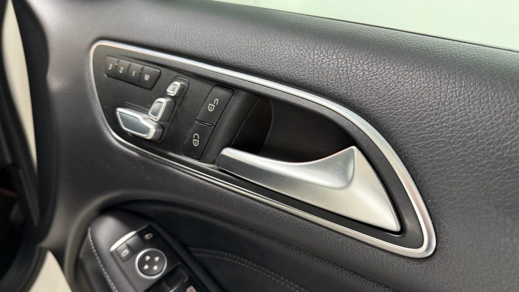 2016 B-Class B180 Hatch
